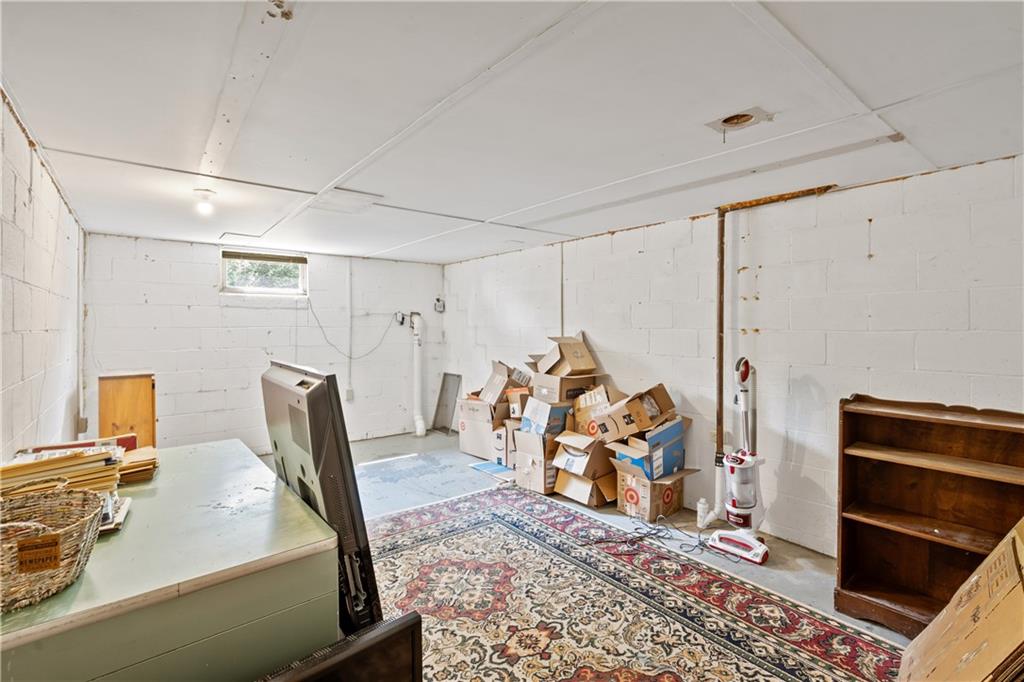 1318 Sky Ridge Drive Pittsburgh, PA 15241 - Photo 27 of 33 a very nice looking room with a couch