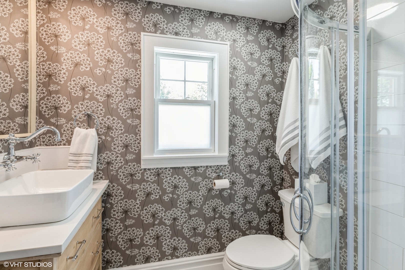 613 South Prospect Avenue Park Ridge, IL 60068 - Photo 18 of 29 a bathroom with a sink toilet and shower