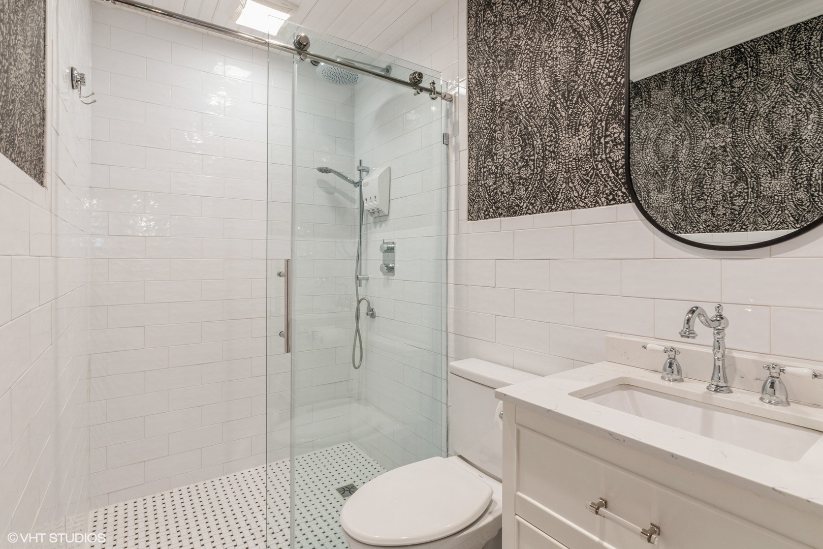 613 South Prospect Avenue Park Ridge, IL 60068 - Photo 20 of 29 a bathroom with a sink toilet and shower