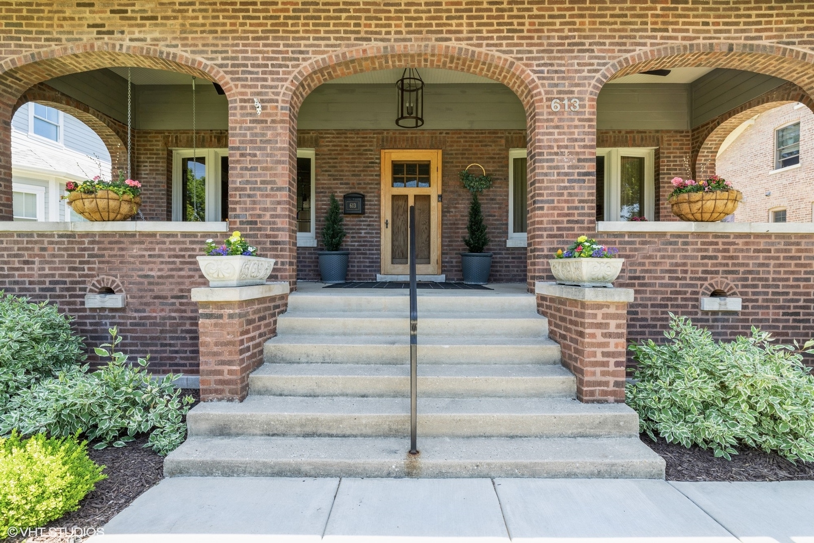 613 South Prospect Avenue Park Ridge, IL 60068 - Photo 2 of 29 a front view of a house