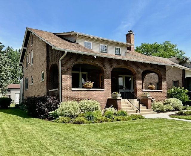 613 South Prospect Avenue Park Ridge, IL 60068 - Photo 25 of 29 a front view of a house with a yard