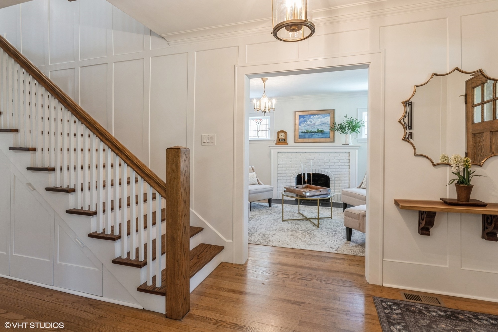 613 South Prospect Avenue Park Ridge, IL 60068 - Photo 4 of 29 a view of living room with furniture and wooden floor