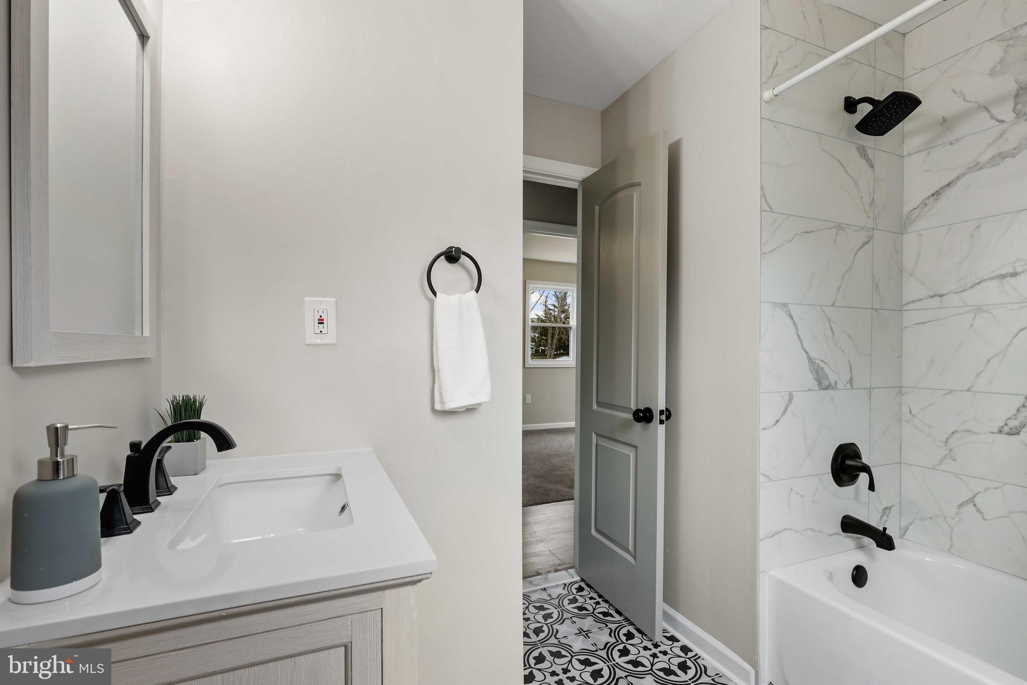 103 River Road Edgewater, MD 21037 - Photo 21 of 33 Hall Bath