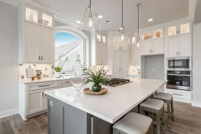 $1,798,000 | 13705 West Guilford Road, Leawood, KS 66224