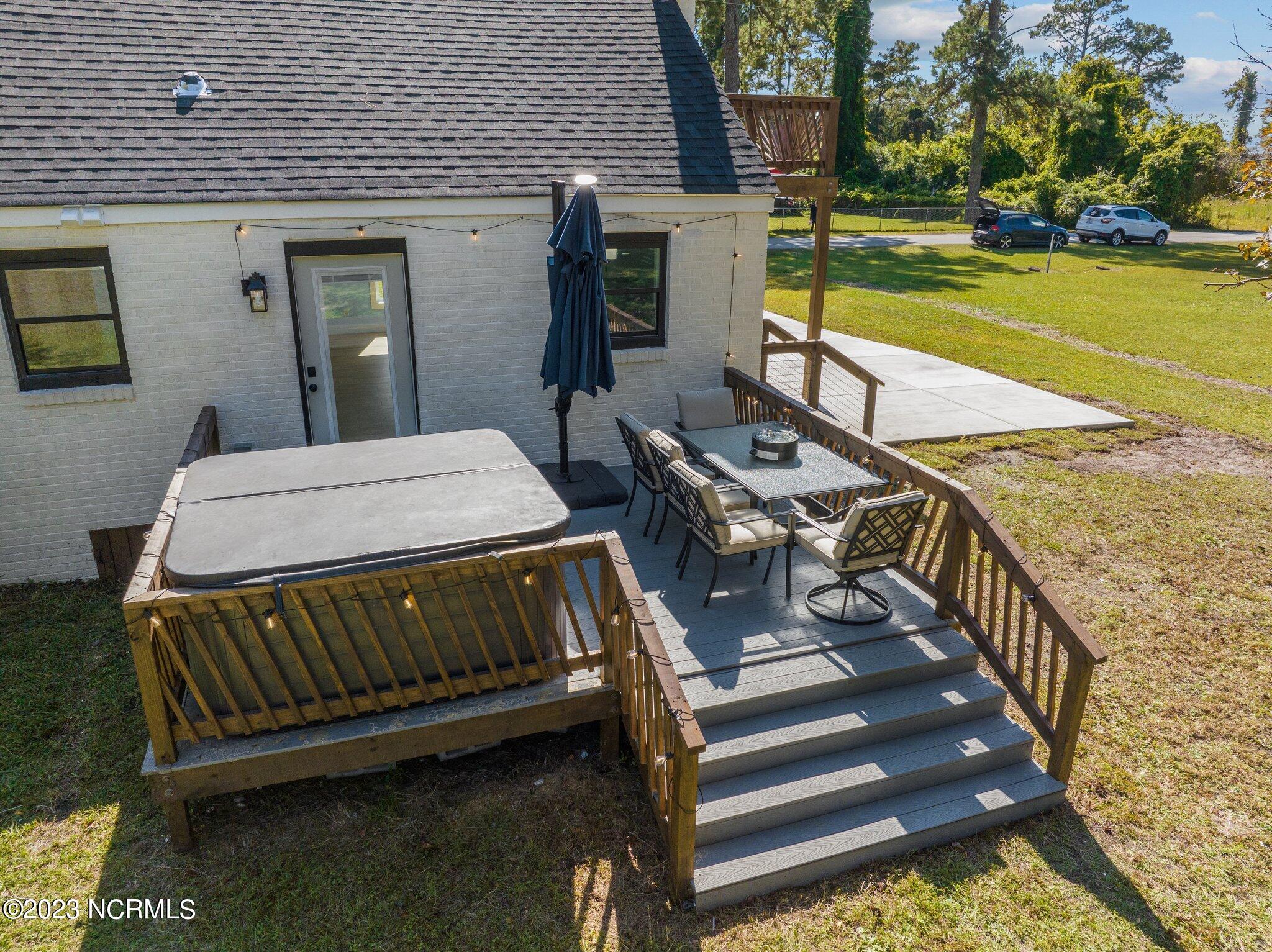 201 Riverside Drive New Bern, NC 28560 - Photo 26 of 35 35-web-or-mls-DJI_0022