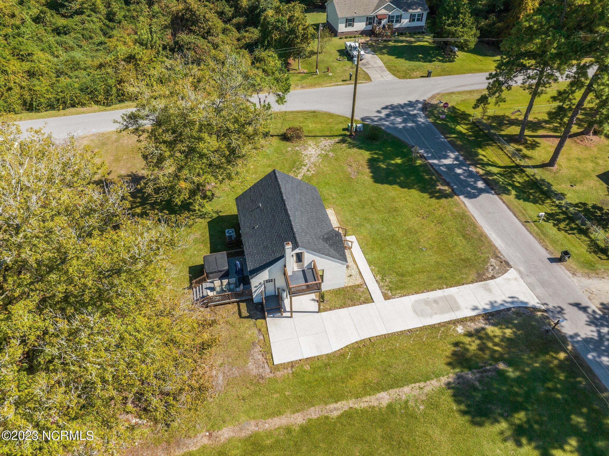 201 Riverside Drive New Bern, NC 28560 - Photo 30 of 35 36-web-or-mls-DJI_0023