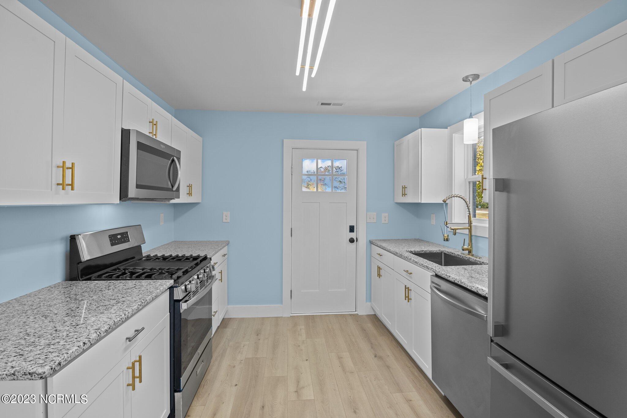 201 Riverside Drive New Bern, NC 28560 - Photo 7 of 35 9-web-or-mls-2I3A0015-1