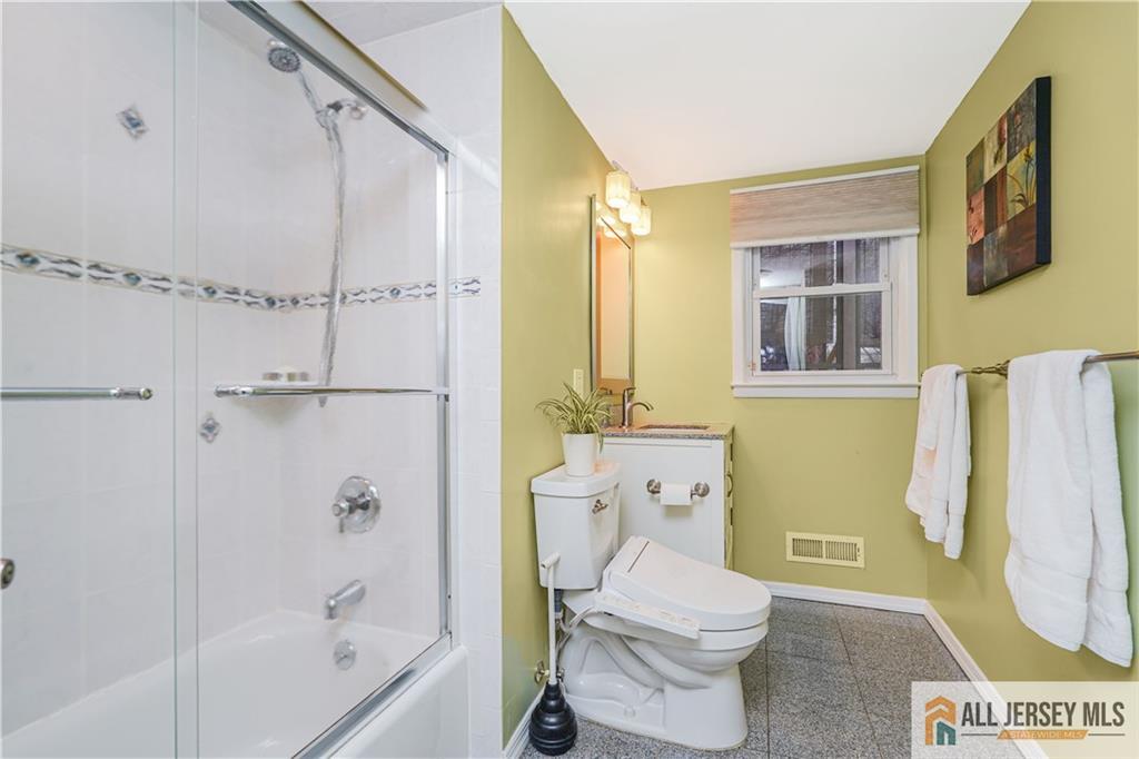 11 Agate Road East Brunswick, NJ 08816 - Photo 34 of 49