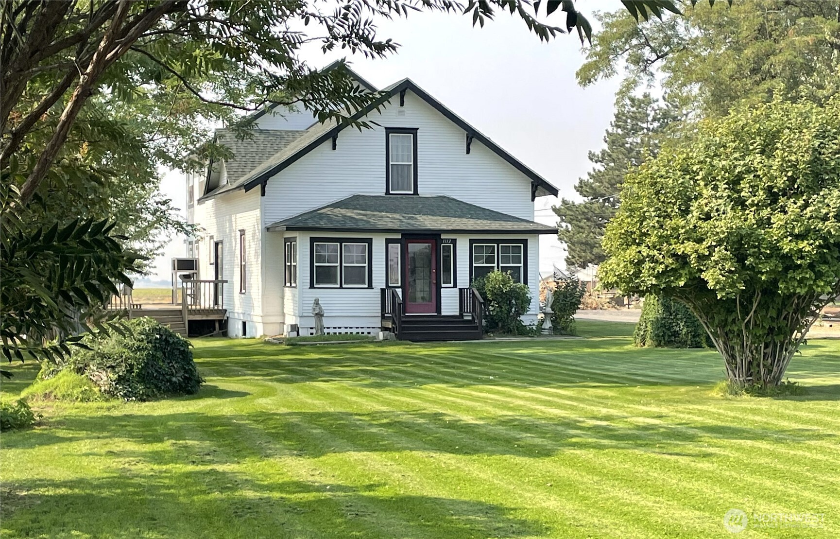 1113 South County Road Warden, WA 98857 - Photo 2 of 40 a front view of a house with a garden