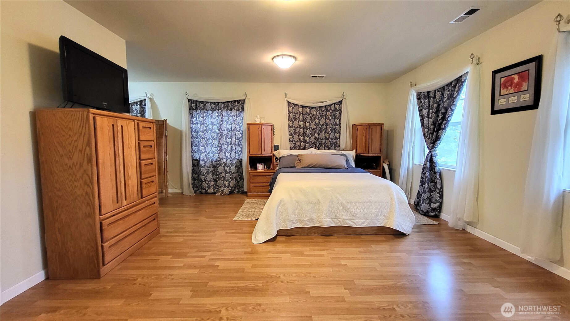 1113 South County Road Warden, WA 98857 - Photo 31 of 40 a bedroom with a bed and a flat screen tv