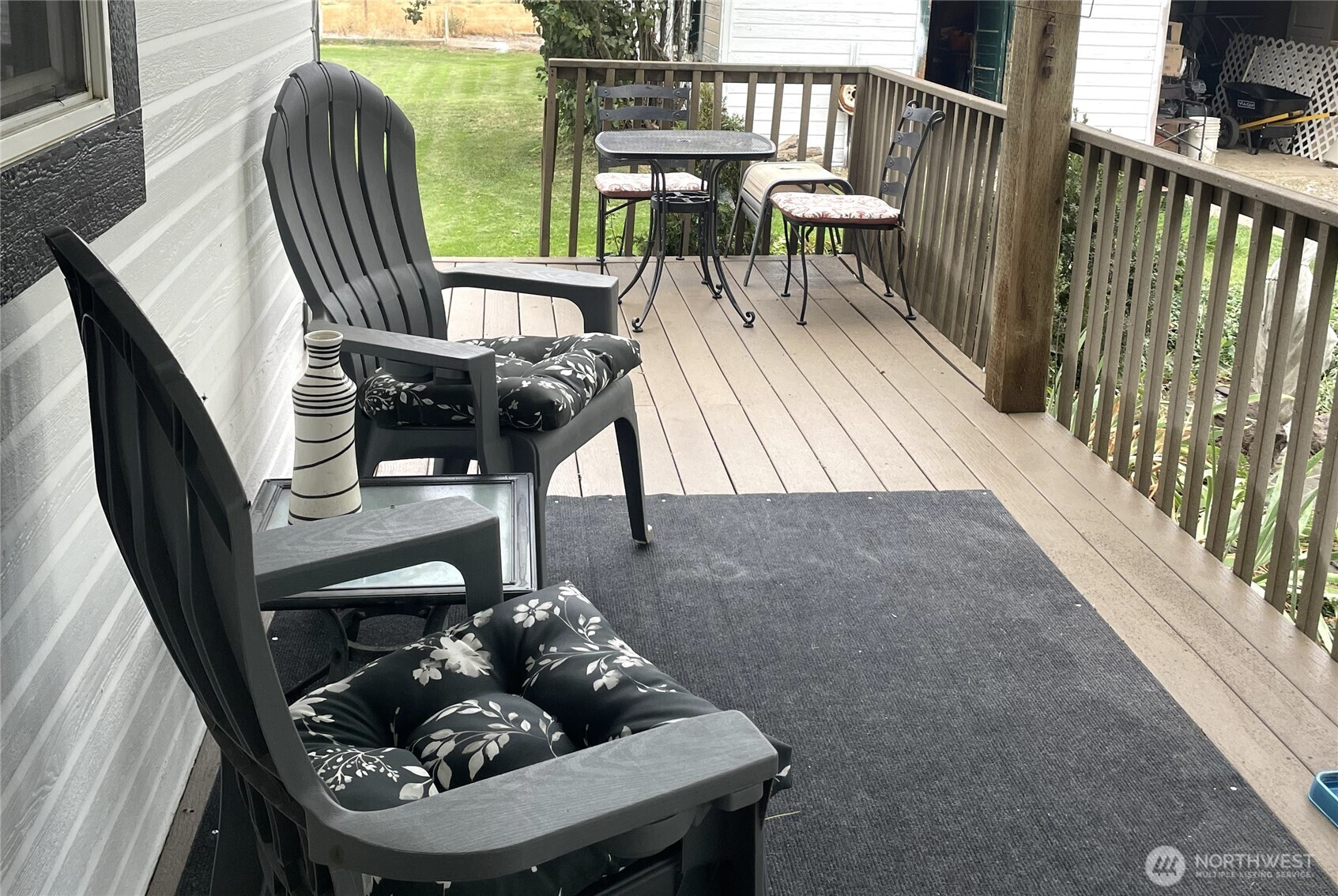 1113 South County Road Warden, WA 98857 - Photo 40 of 40 a view of balcony with furniture