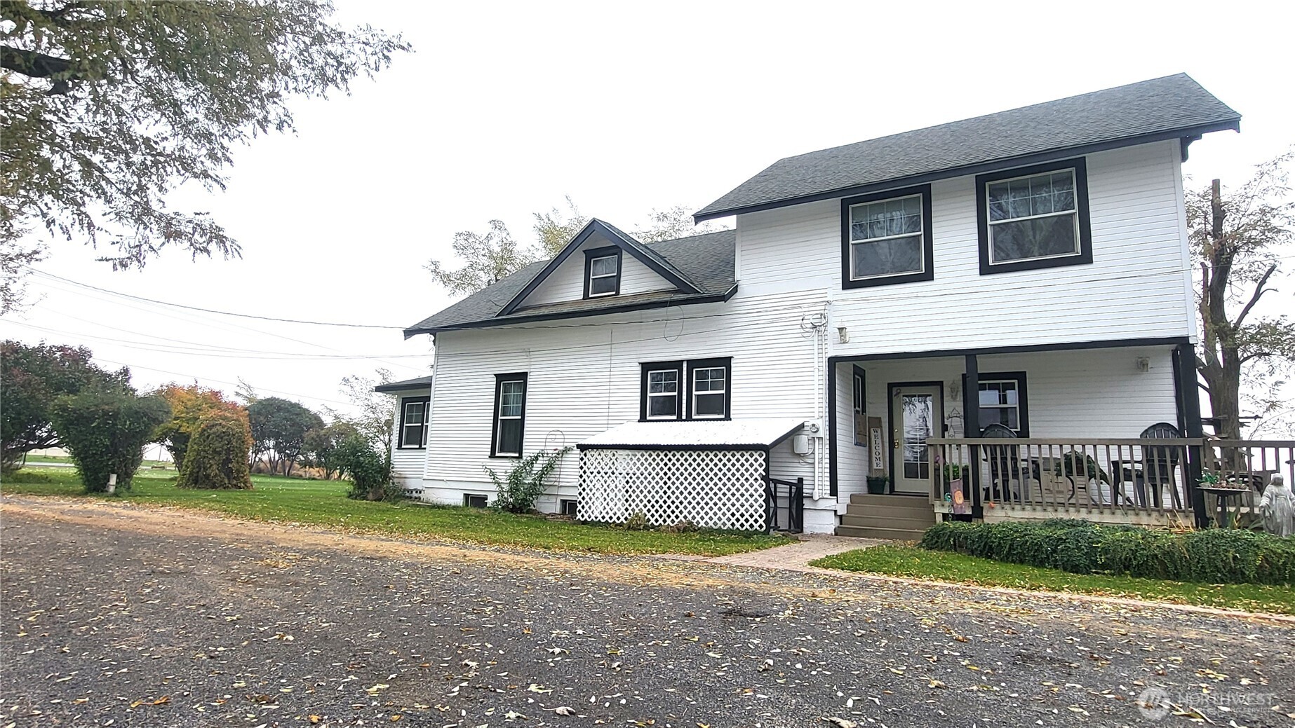 1113 South County Road Warden, WA 98857 - Photo 4 of 40 a view of a yard in front view of a house