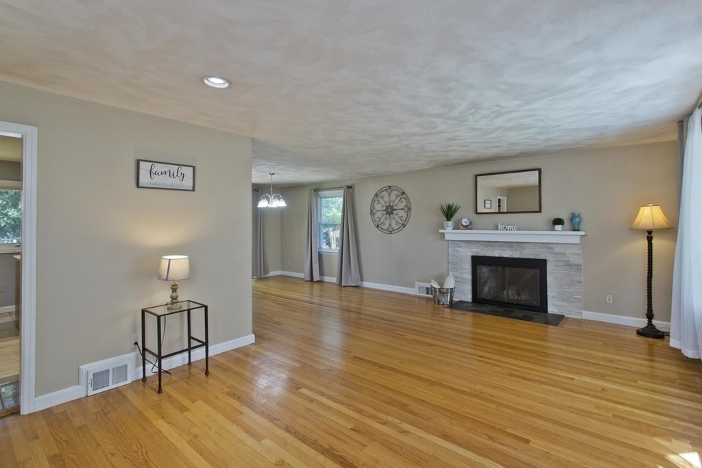 120 Dayton Street Springfield, MA 01118 - Photo 3 of 41 Gallery Image 3