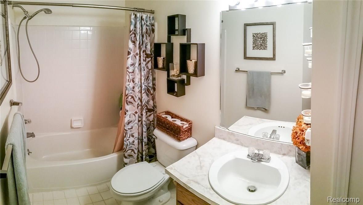 1671 Chelsea Circle Howell, MI 48843 - Photo 14 of 25 14.jpg
