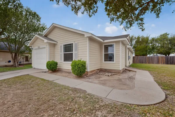 $1,800 | 13124 Maidenhair Trail, Elgin, TX 78621