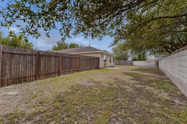 $1,800 | 13124 Maidenhair Trail, Elgin, TX 78621