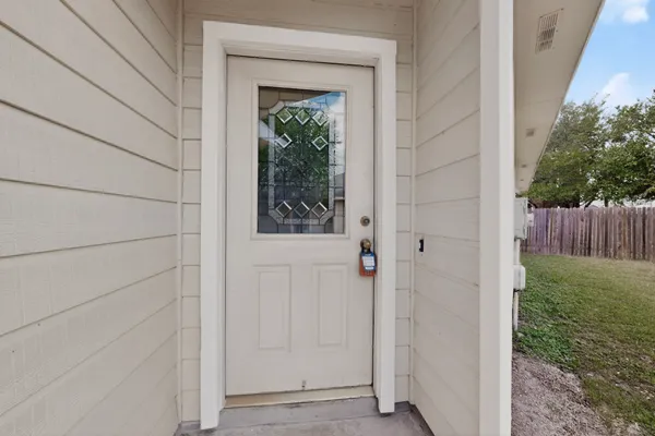 $1,800 | 13124 Maidenhair Trail, Elgin, TX 78621