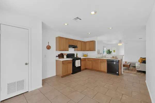 $1,800 | 13124 Maidenhair Trail, Elgin, TX 78621