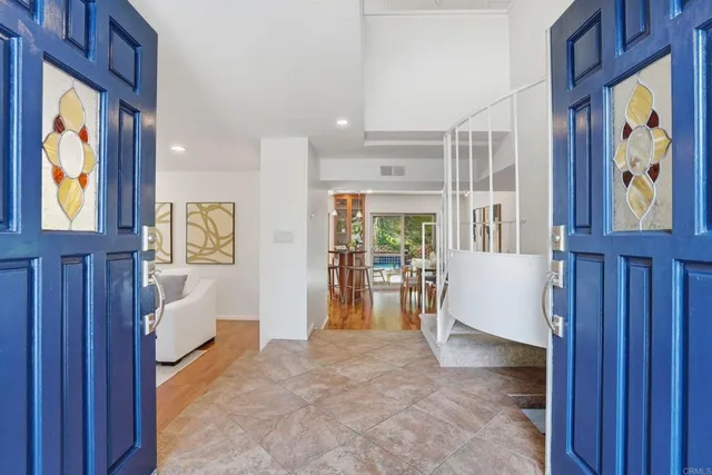 a view of livingroom with furniture and windows