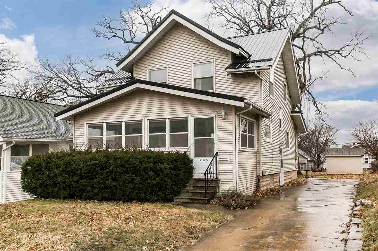 935 Oakland Road Northeast Cedar Rapids, IA 52402 - Photo 1 of 29 Gallery Image 1