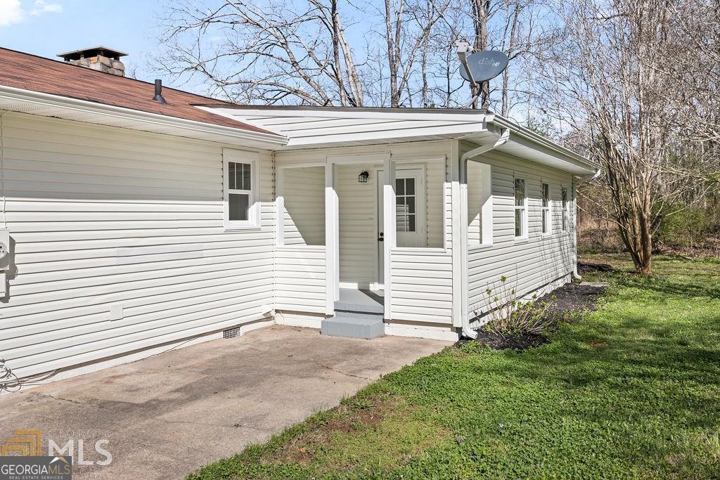 3077 Alec Mountain Road Clarkesville, GA 30523 - Photo 6 of 35 a view of a house with a yard