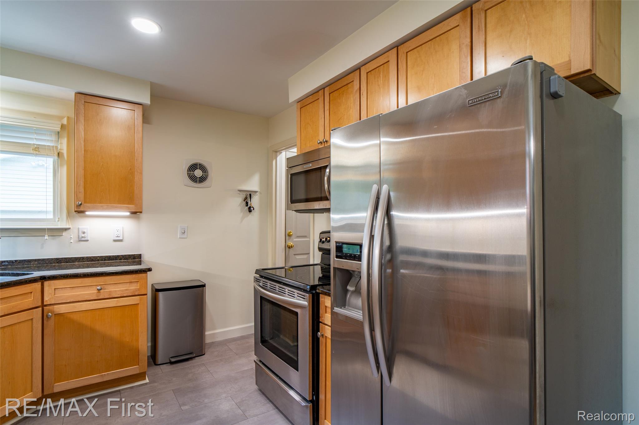 24024 Colchester Street Farmington, MI 48336 - Photo 10 of 43 COLCHESTER-23.jpg