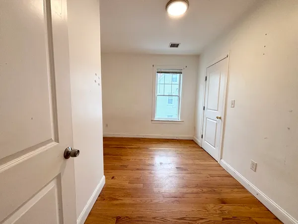 $3,900 | 156 Bow Street, Unit 2, Everett, MA 02149