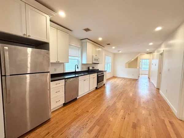 $3,900 | 156 Bow Street, Unit 2, Everett, MA 02149