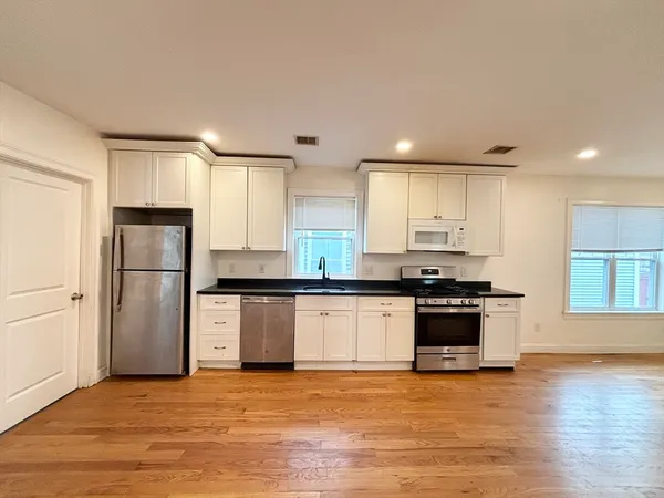 $3,900 | 156 Bow Street, Unit 2, Everett, MA 02149