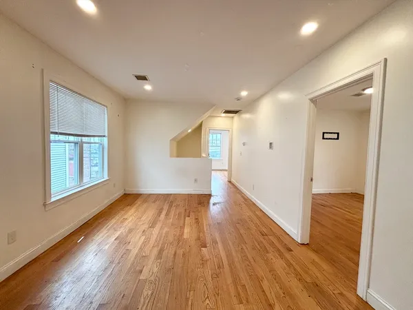 $3,900 | 156 Bow Street, Unit 2, Everett, MA 02149