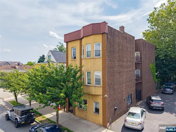 $2,000 | 231 Palisade Avenue, Unit 4, Garfield, NJ 07026