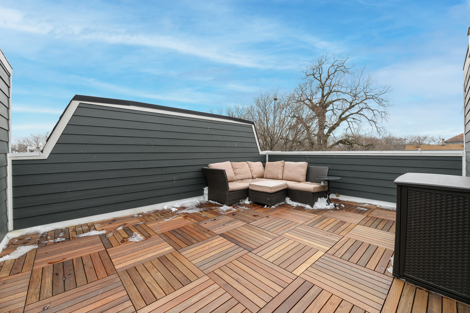1734 West Fletcher Street Chicago, IL 60657 - Photo 28 of 34 a backyard of a house with table and chairs
