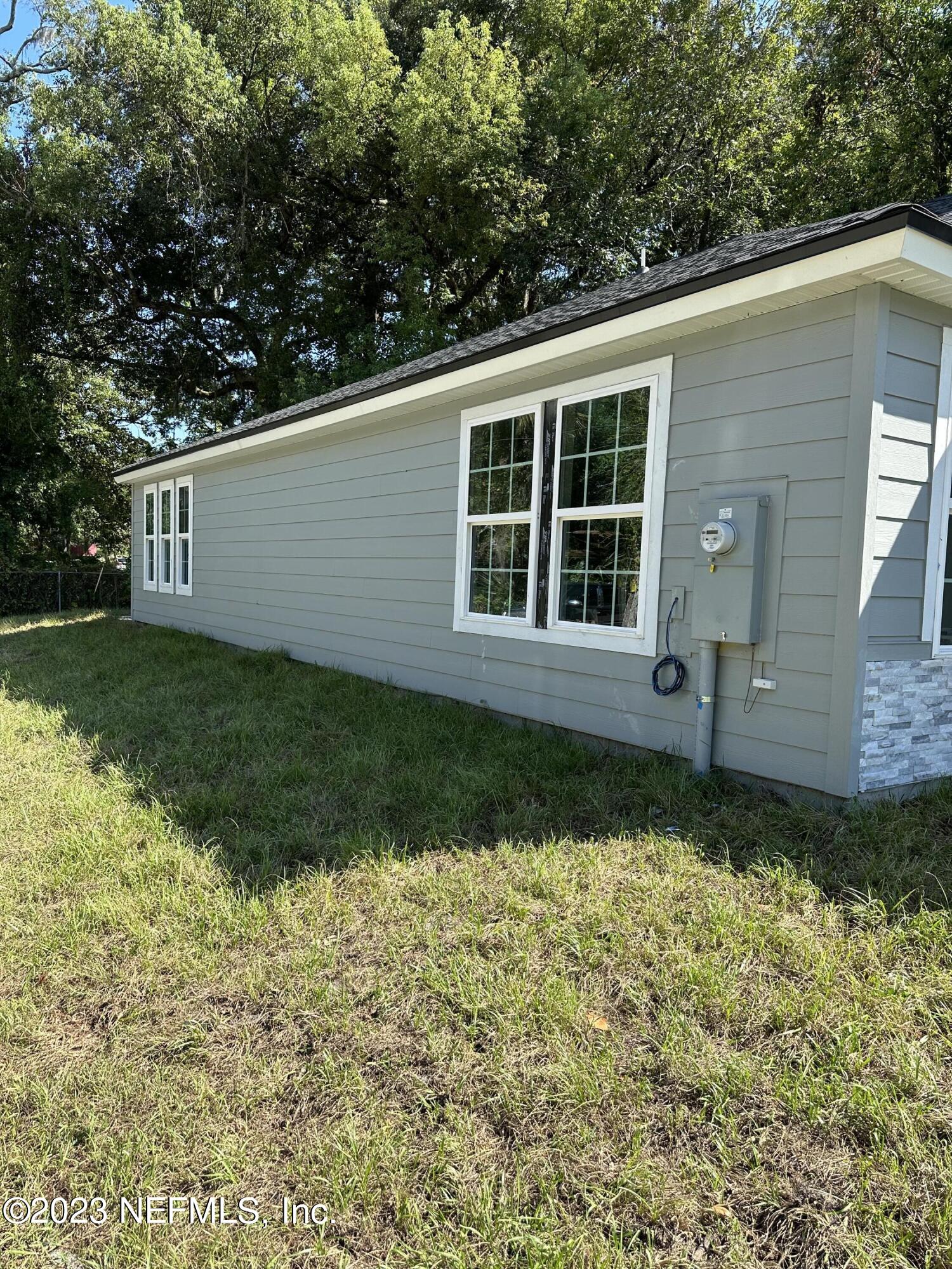 2829 Fleming Street Jacksonville, FL 32254 - Photo 8 of 24 a front view of a house with garden