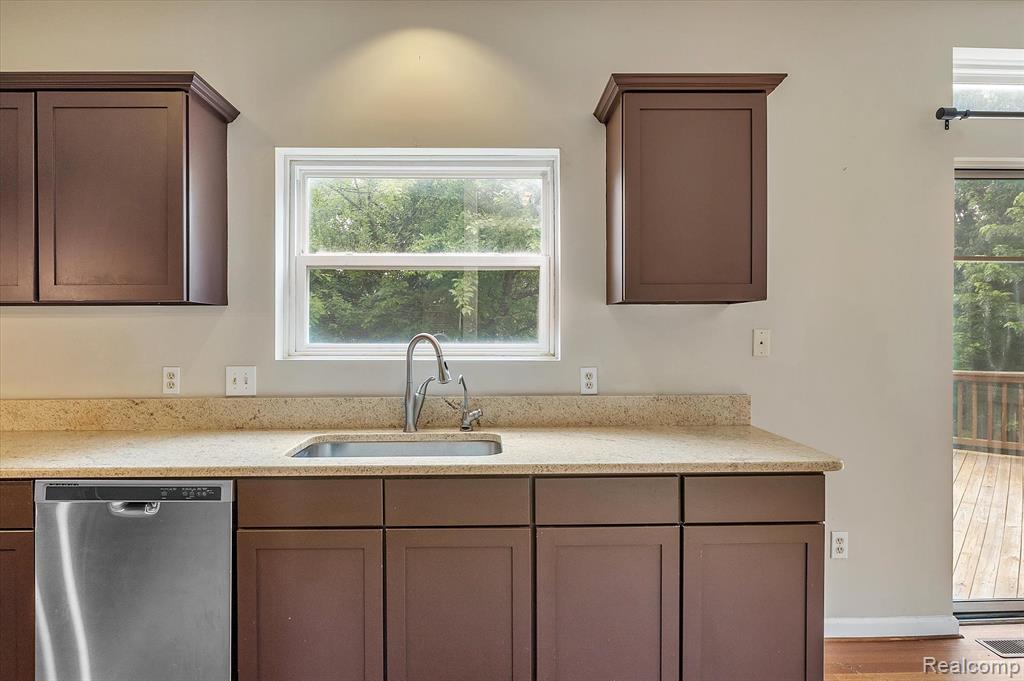 3206 Bridlewood Drive Rochester, MI 48306 - Photo 10 of 37
