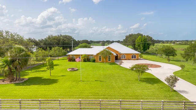 a view of a swimming pool with seating space