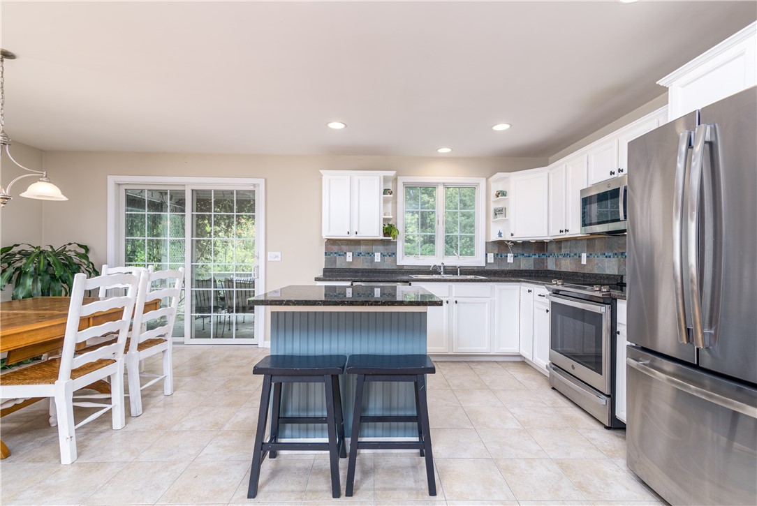 71 Wampum Road Narragansett, RI 02882 - Photo 7 of 27 Gallery Image 7