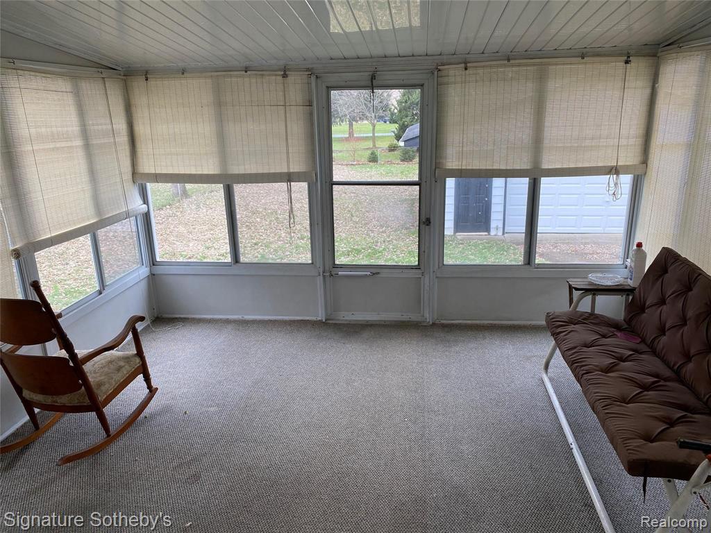 1641 Scott Lake Road Waterford, MI 48328 - Photo 11 of 20