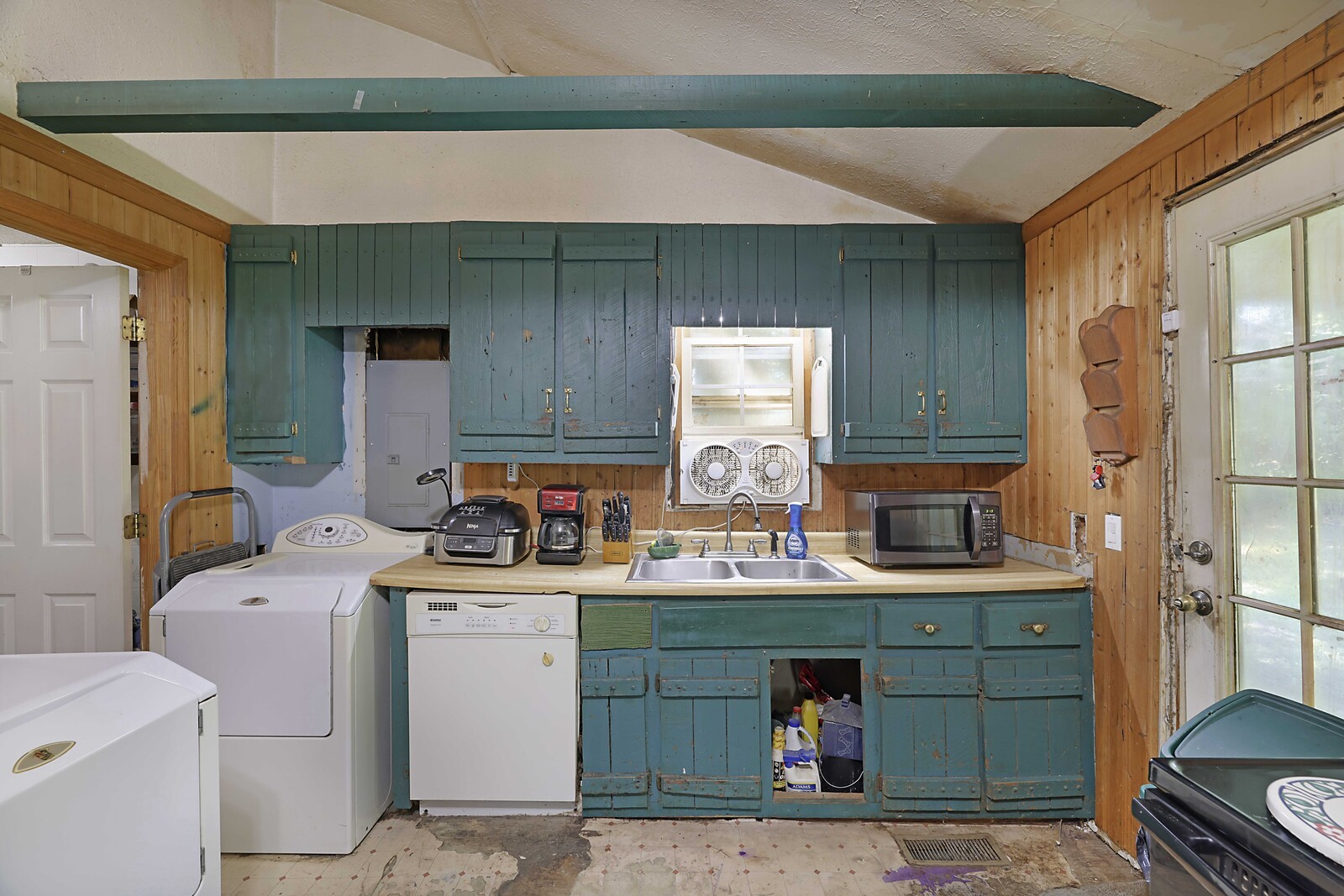 420 East Biggs Road Portland, TN 37148 - Photo 11 of 36 a utility room with cabinets washer and dryer