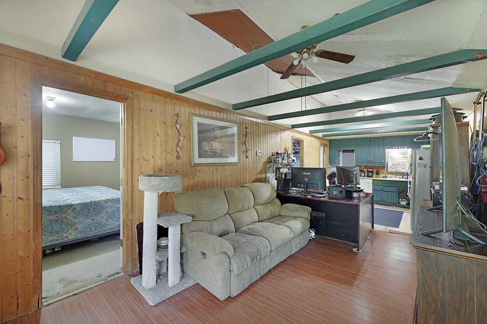 420 East Biggs Road Portland, TN 37148 - Photo 5 of 36 a living room with furniture and a mirror