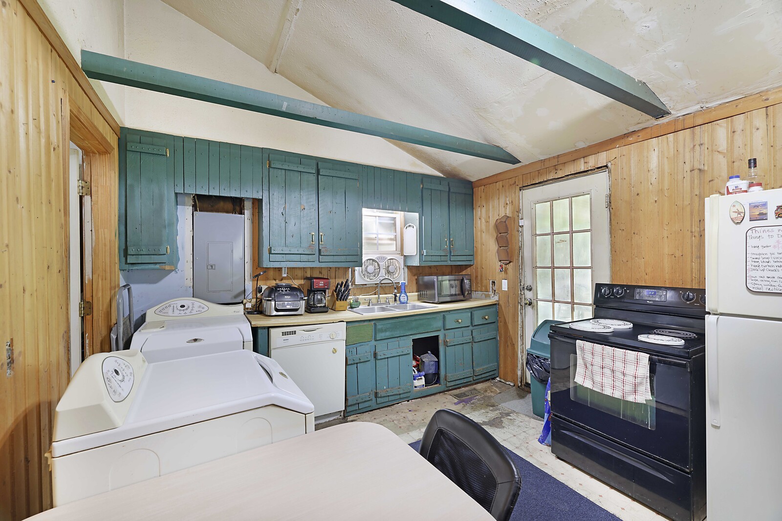 420 East Biggs Road Portland, TN 37148 - Photo 10 of 36 a kitchen with a stove and a refrigerator