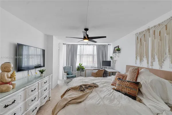 $3,600 | 6039 Collins Avenue, Unit 934, Miami Beach, FL 33140