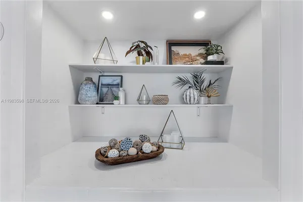 $3,700 | 6039 Collins Avenue, Unit 934, Miami Beach, FL 33140