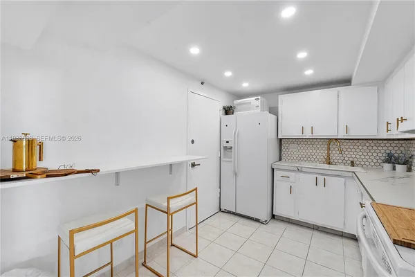 $3,600 | 6039 Collins Avenue, Unit 934, Miami Beach, FL 33140