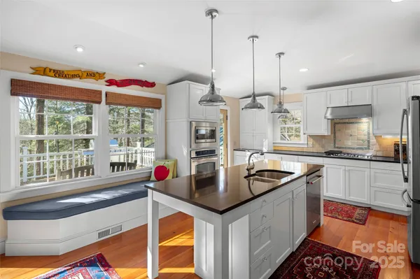 $1,000,000 | 35 Towhee Lane, Saluda, NC 28773
