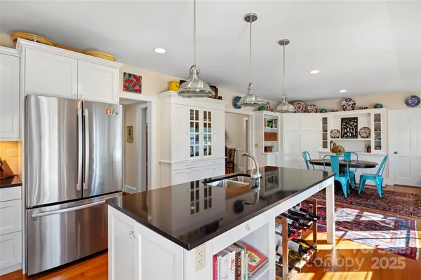 $1,000,000 | 35 Towhee Lane, Saluda, NC 28773