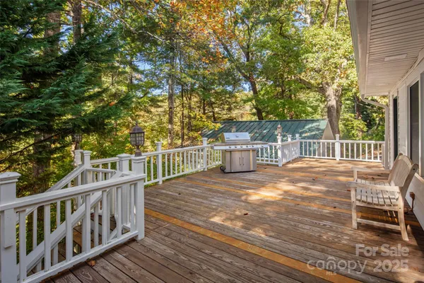$1,000,000 | 35 Towhee Lane, Saluda, NC 28773