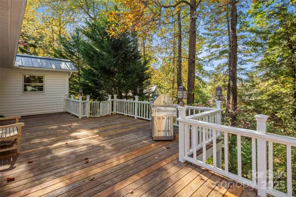 $1,000,000 | 35 Towhee Lane, Saluda, NC 28773