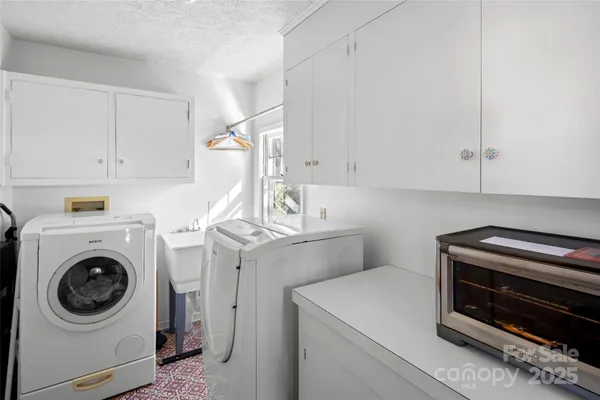 $1,000,000 | 35 Towhee Lane, Saluda, NC 28773