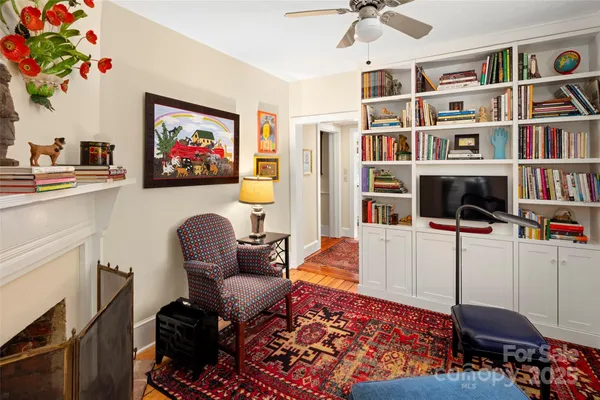 $1,000,000 | 35 Towhee Lane, Saluda, NC 28773