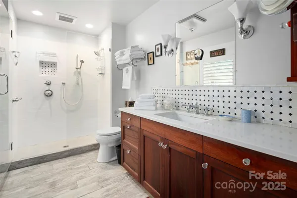 $1,000,000 | 35 Towhee Lane, Saluda, NC 28773